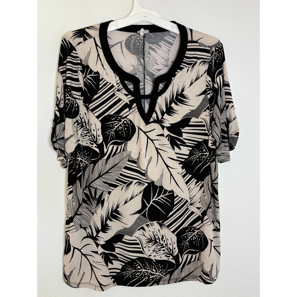 Naif Women 1X Tropical Leaf Print Top Black Tan Notched V-Neck Short Sleeve